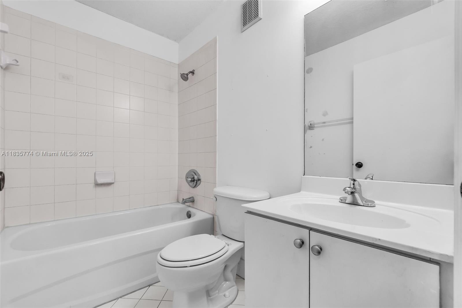 1251 Se 31st Ct 205-54 Property Photo 13