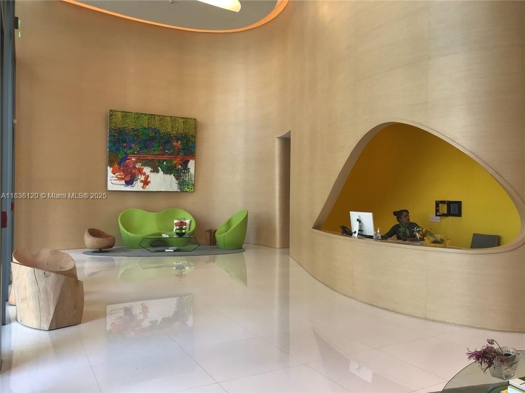 501 Ne 31st St 703 Property Photo 2