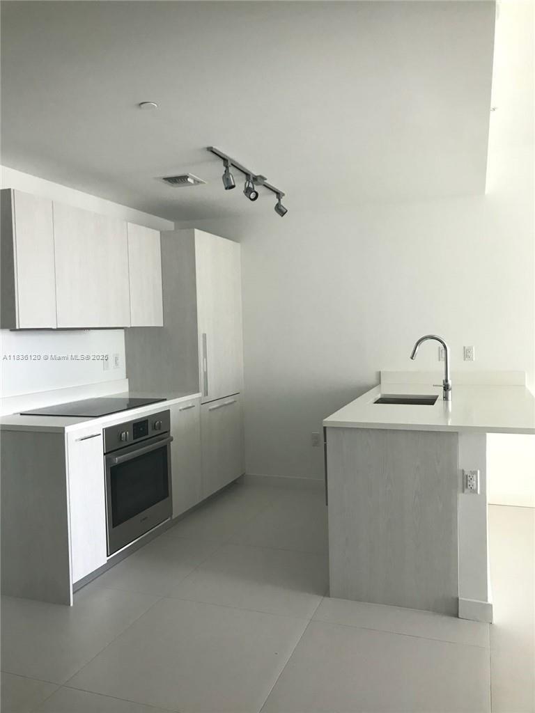 501 Ne 31st St 703 Property Photo 4