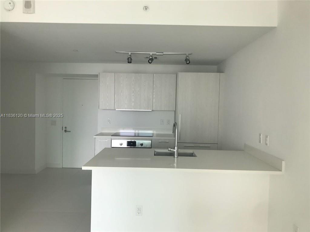 501 Ne 31st St 703 Property Photo 5