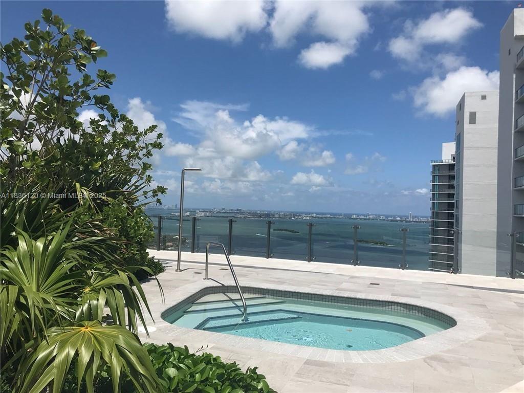 501 Ne 31st St 703 Property Photo 13