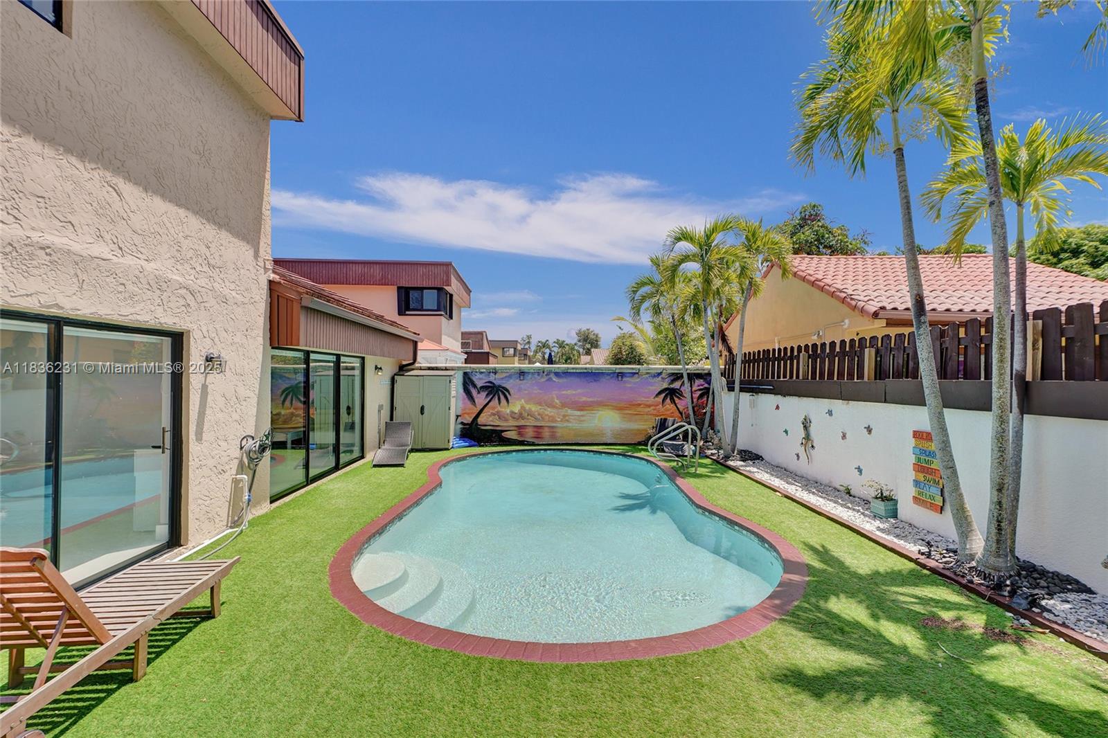 1000 Ne 204 Ln D Property Photo 2