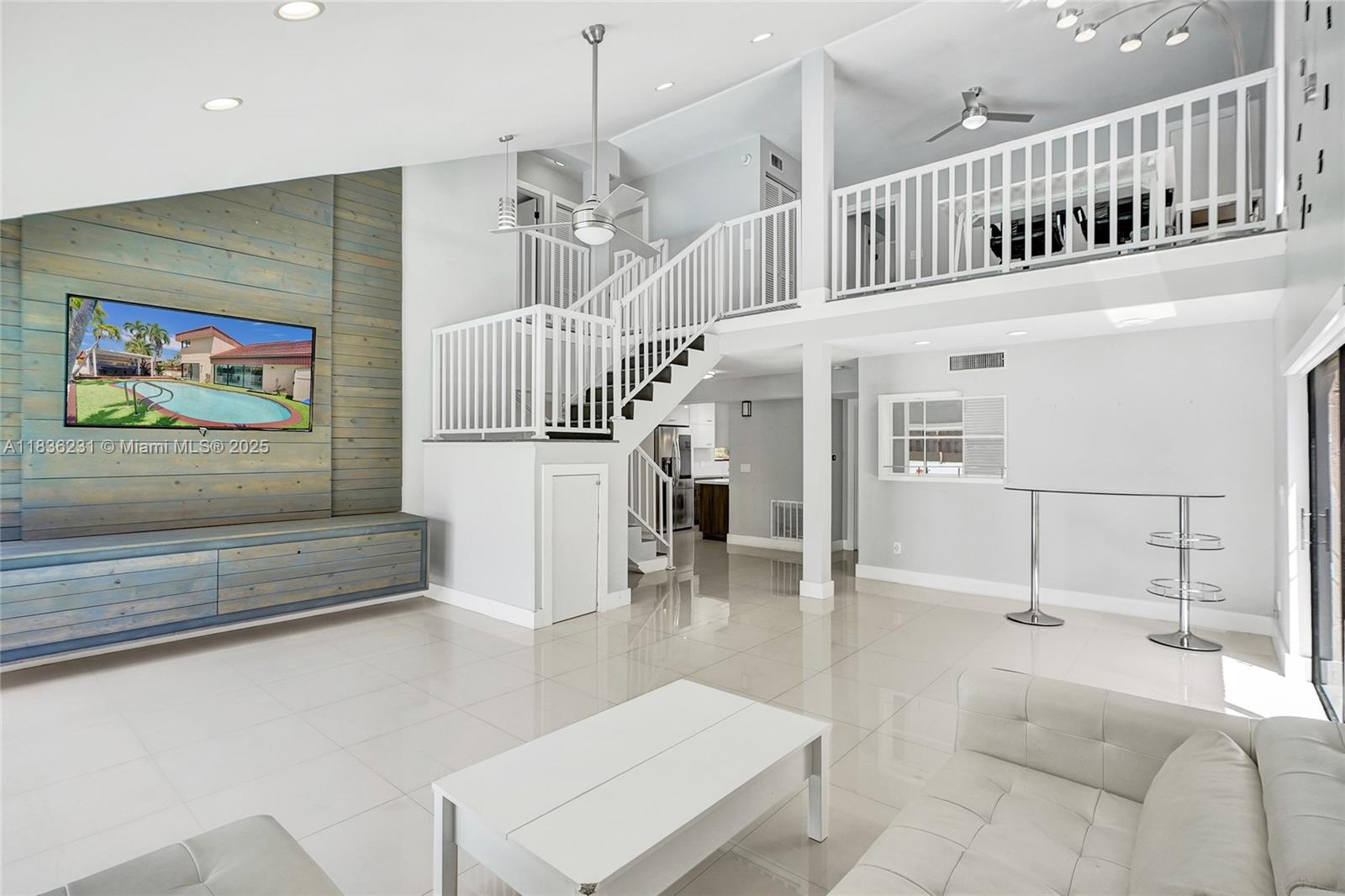 1000 Ne 204 Ln D Property Photo 3