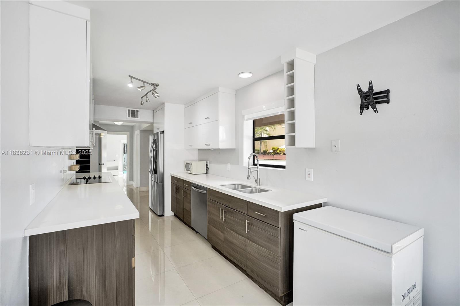 1000 Ne 204 Ln D Property Photo 15