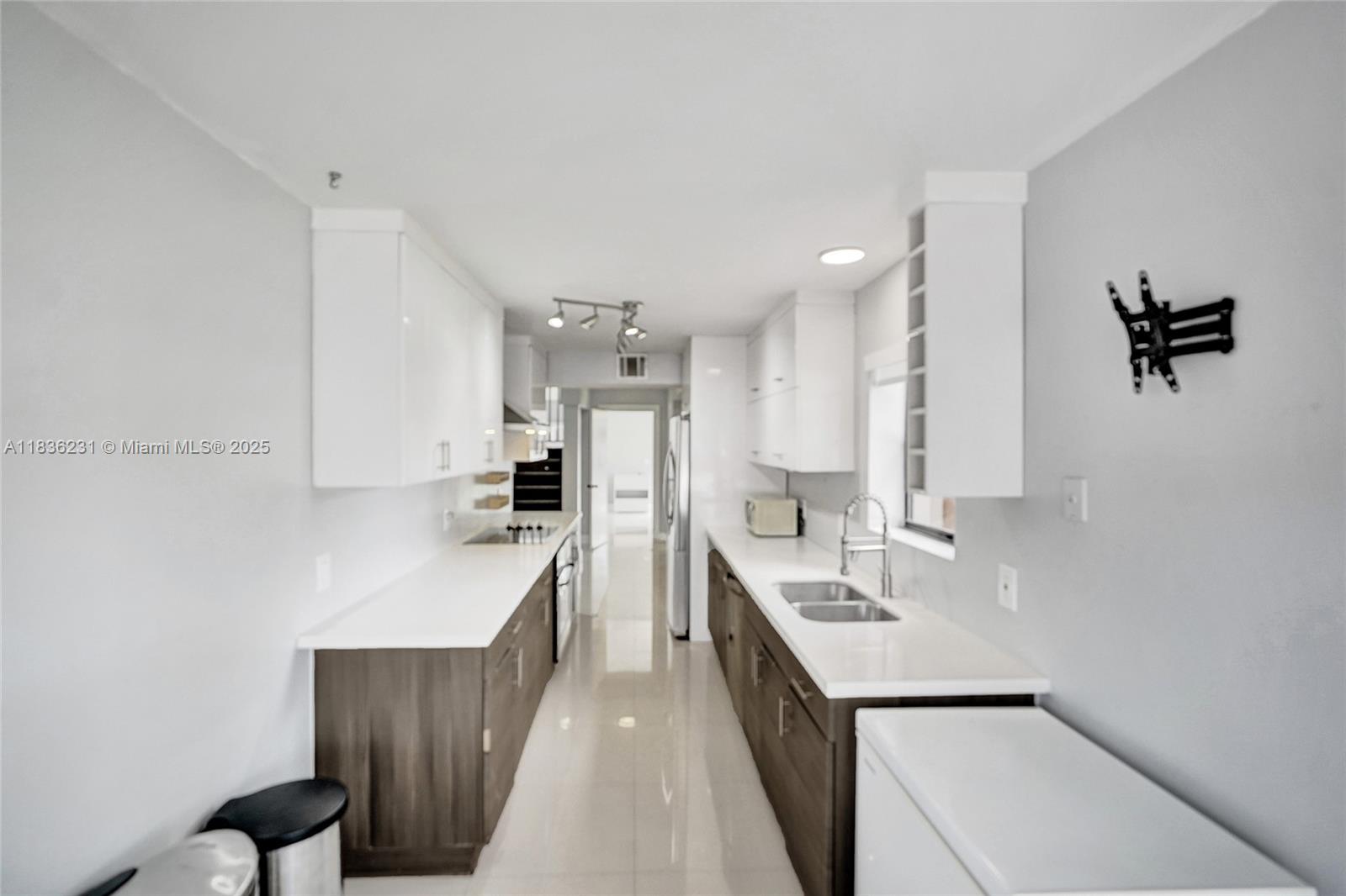 1000 Ne 204 Ln D Property Photo 16