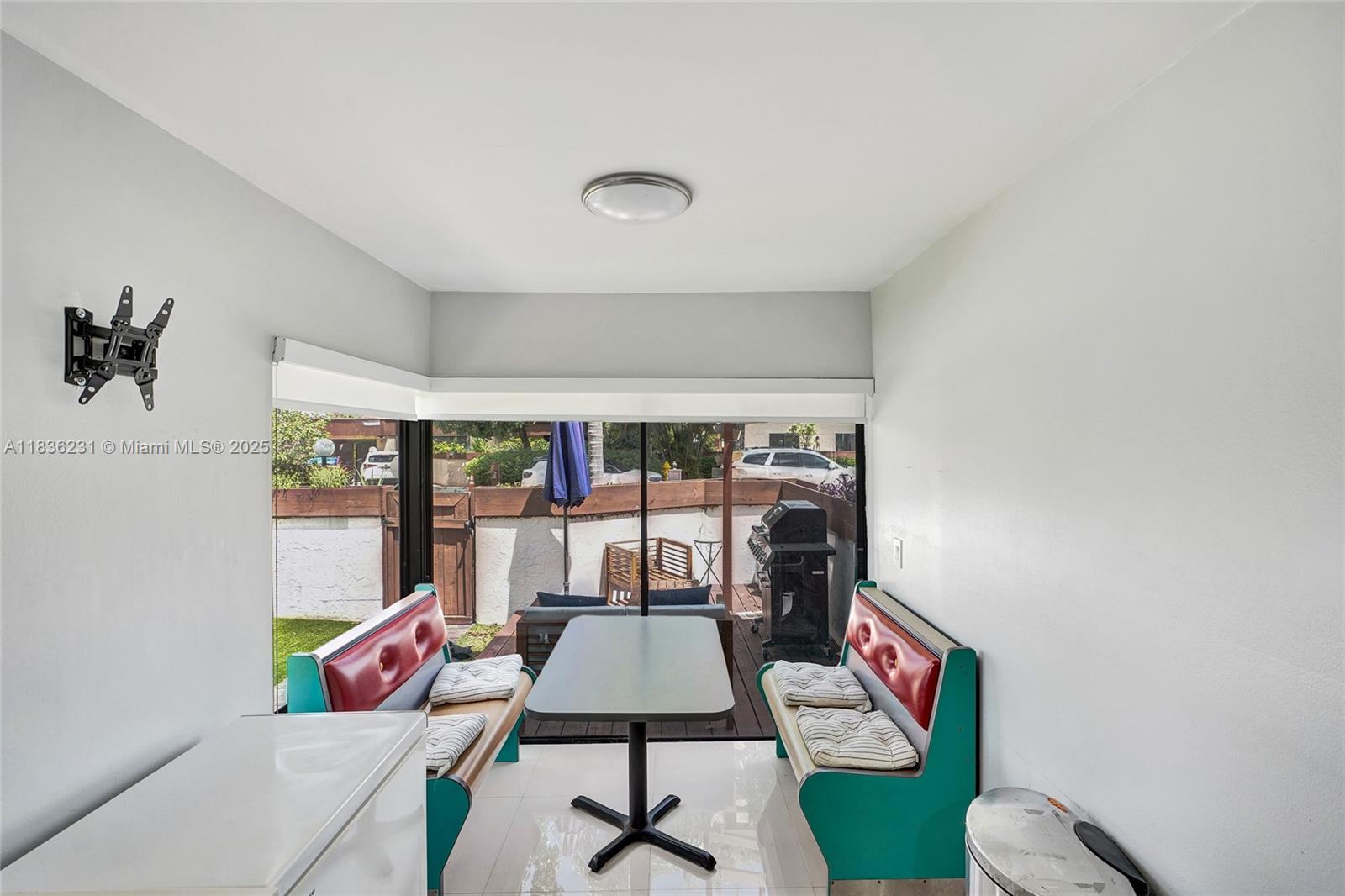 1000 Ne 204 Ln D Property Photo 18