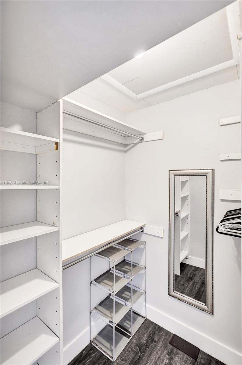 1000 Ne 204 Ln D Property Photo 21