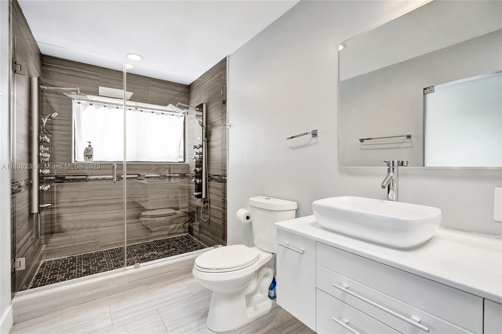 1000 Ne 204 Ln D Property Photo 29