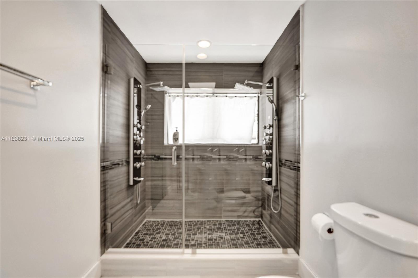 1000 Ne 204 Ln D Property Photo 30