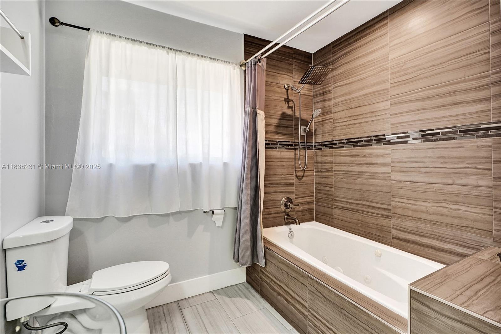 1000 Ne 204 Ln D Property Photo 34