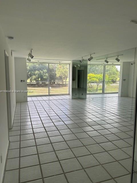 3503 Oaks Way 212 Property Photo 1