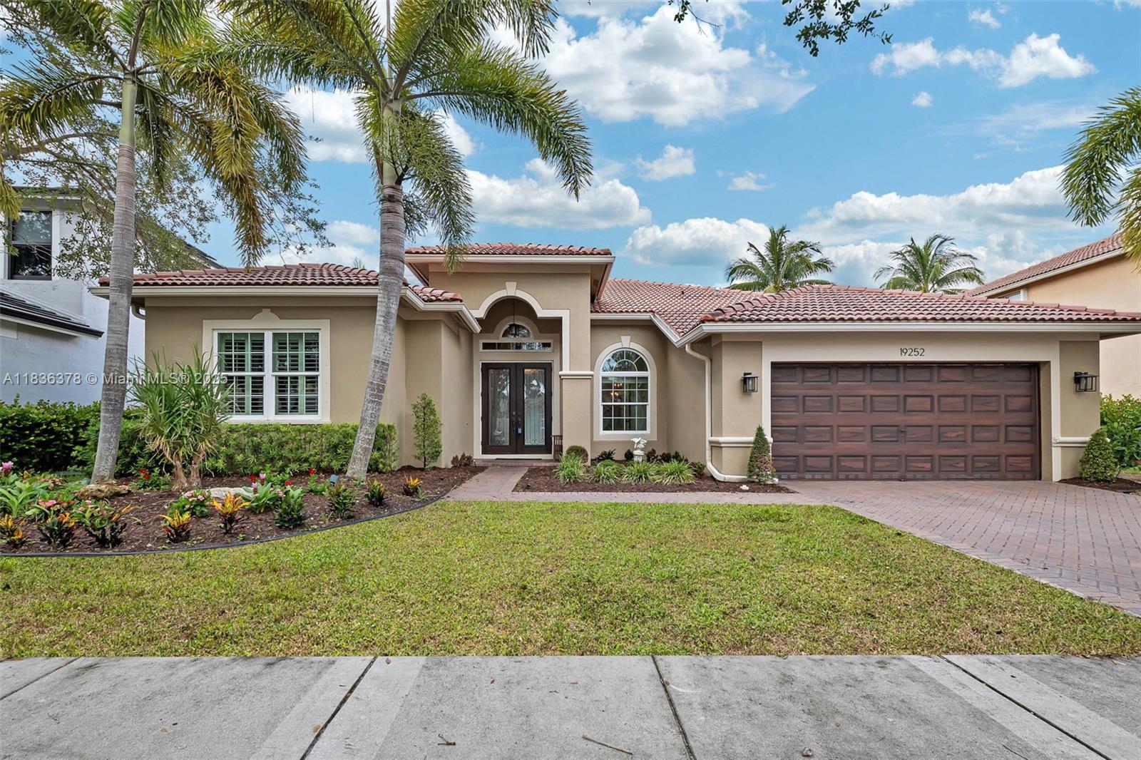 19252 N Hibiscus St Property Photo 1
