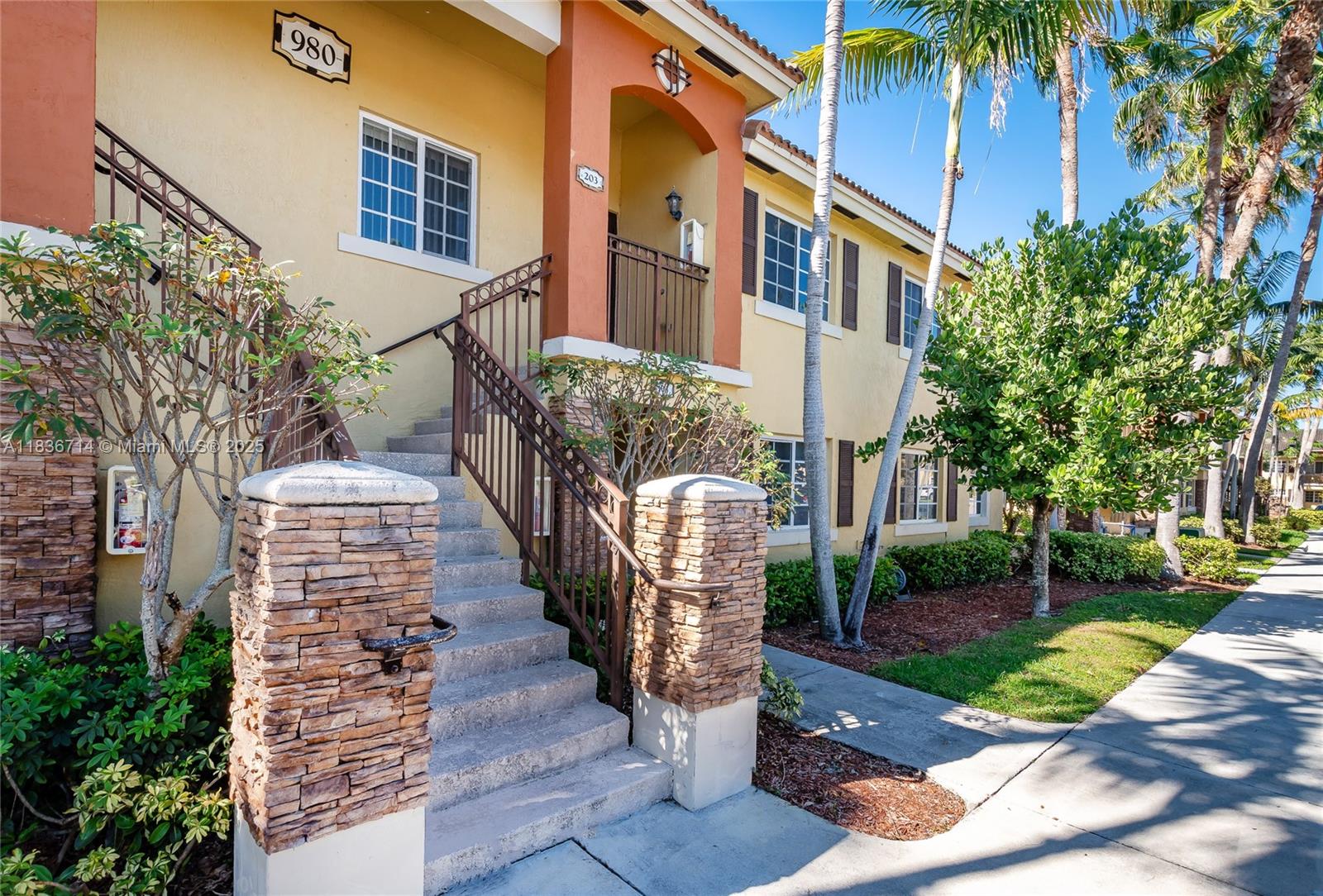 980 Ne 33rd Ter 101 Property Photo 2