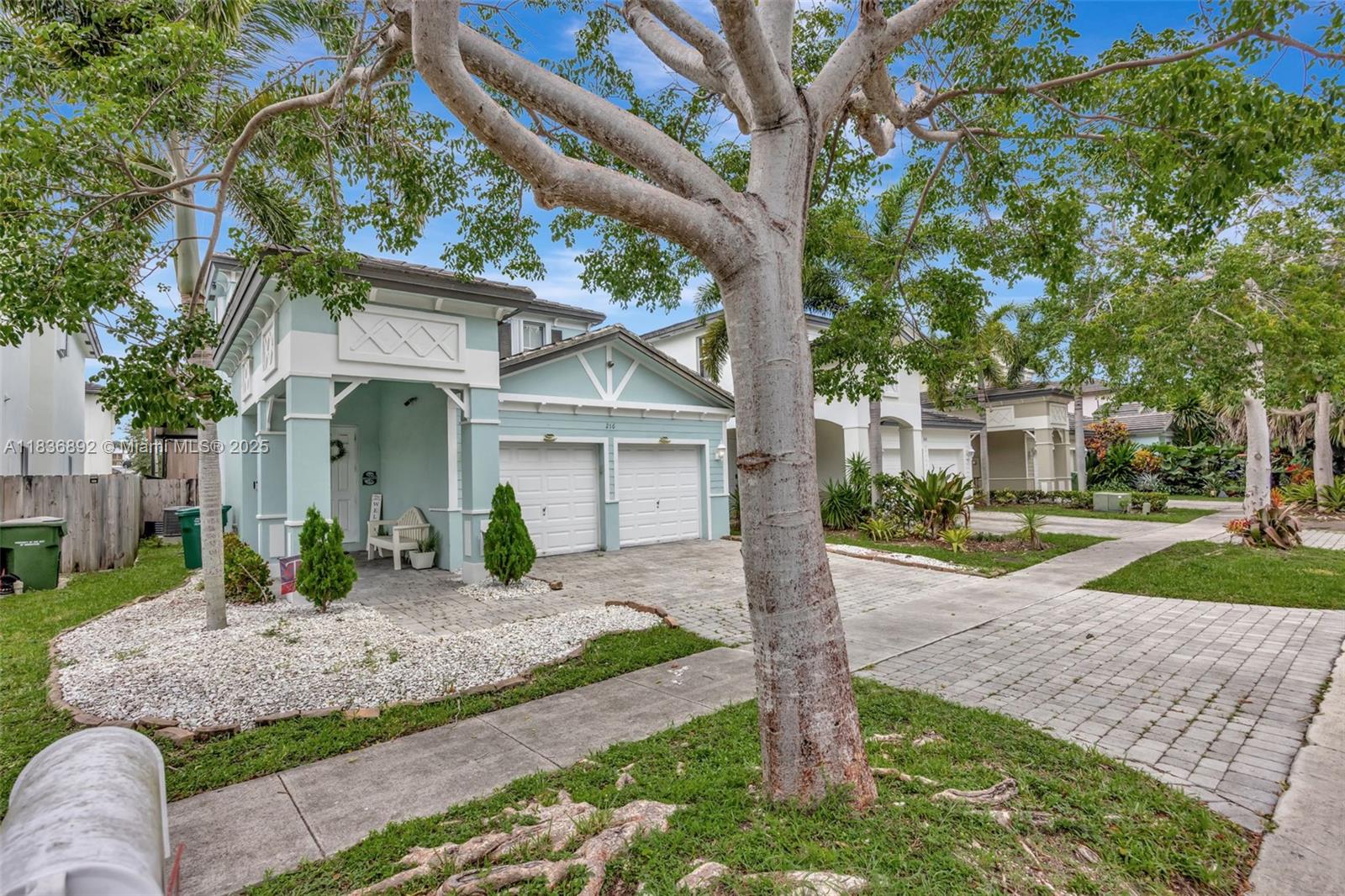 216 Ne 36th Ter Property Photo 2