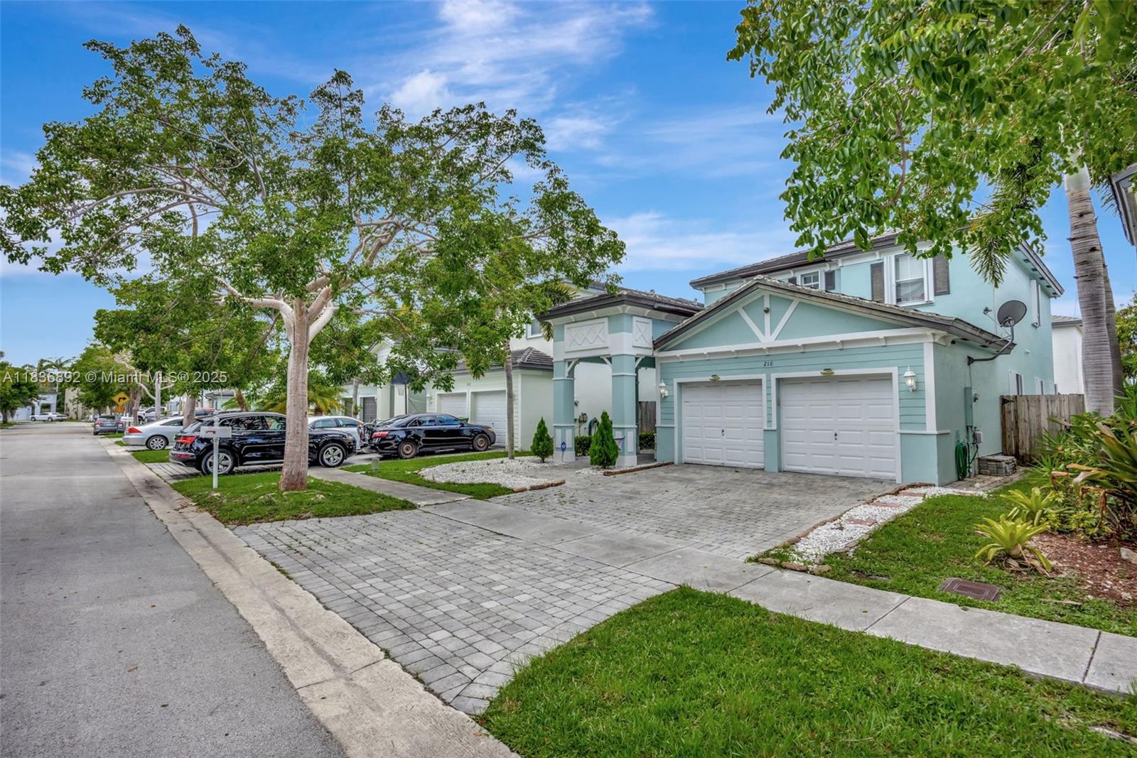 216 Ne 36th Ter Property Photo 3