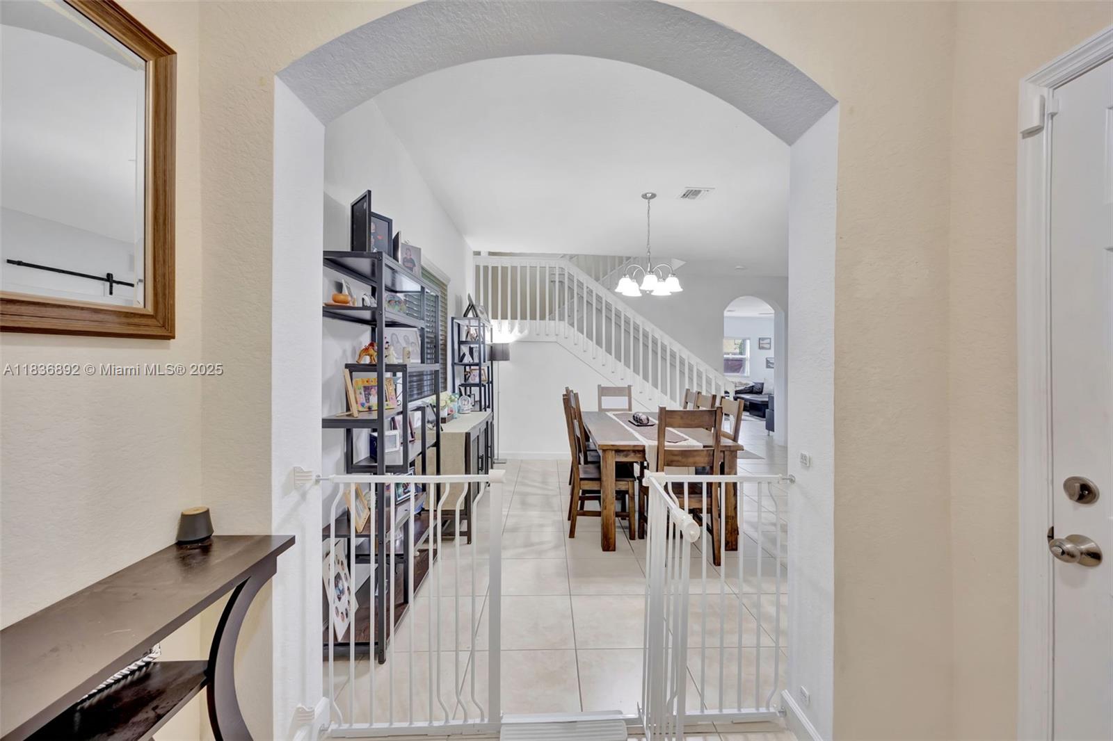 216 Ne 36th Ter Property Photo 9