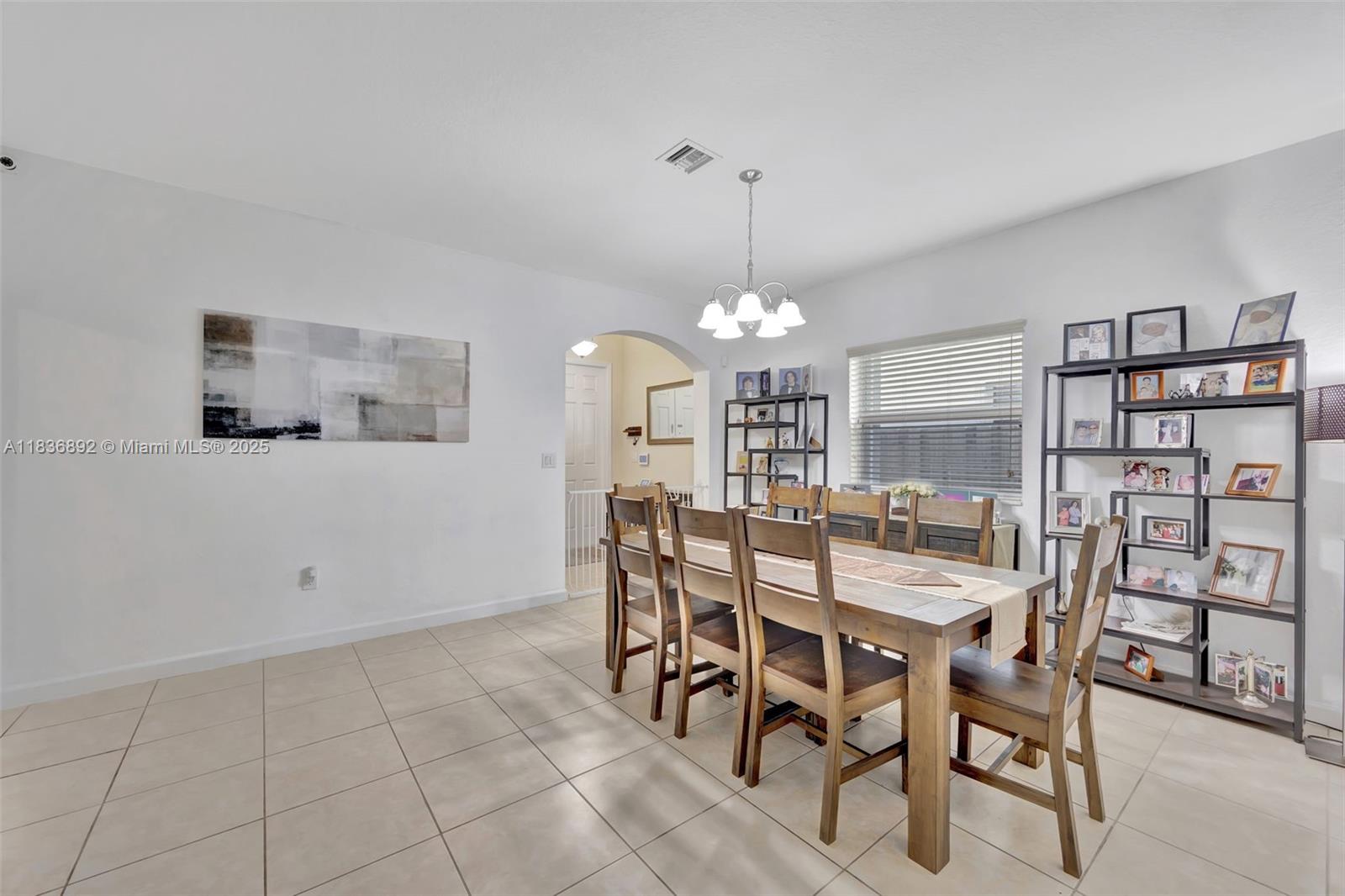 216 Ne 36th Ter Property Photo 10