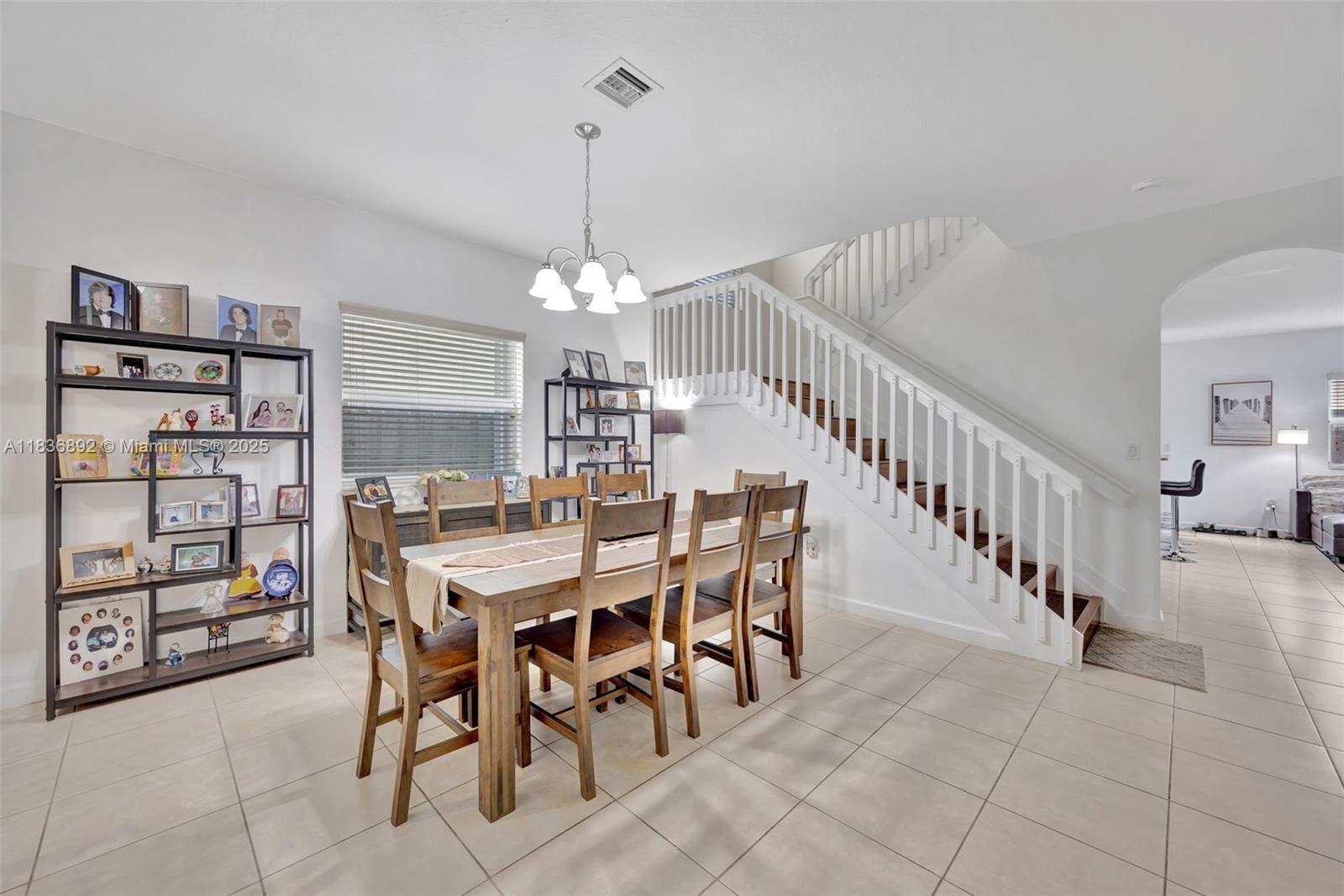 216 Ne 36th Ter Property Photo 11