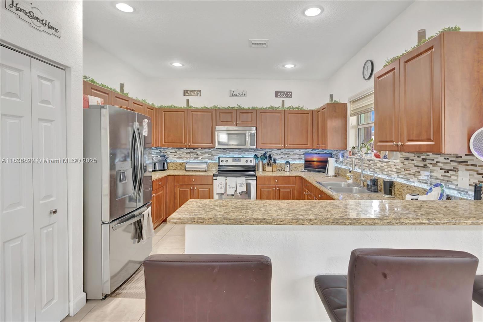 216 Ne 36th Ter Property Photo 14