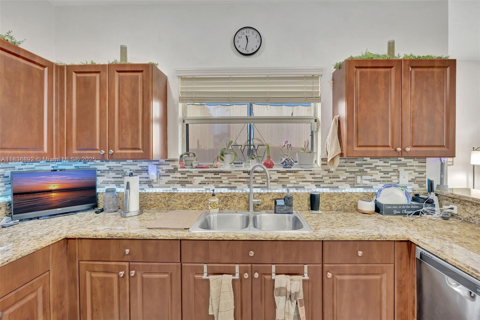 216 Ne 36th Ter Property Photo 15