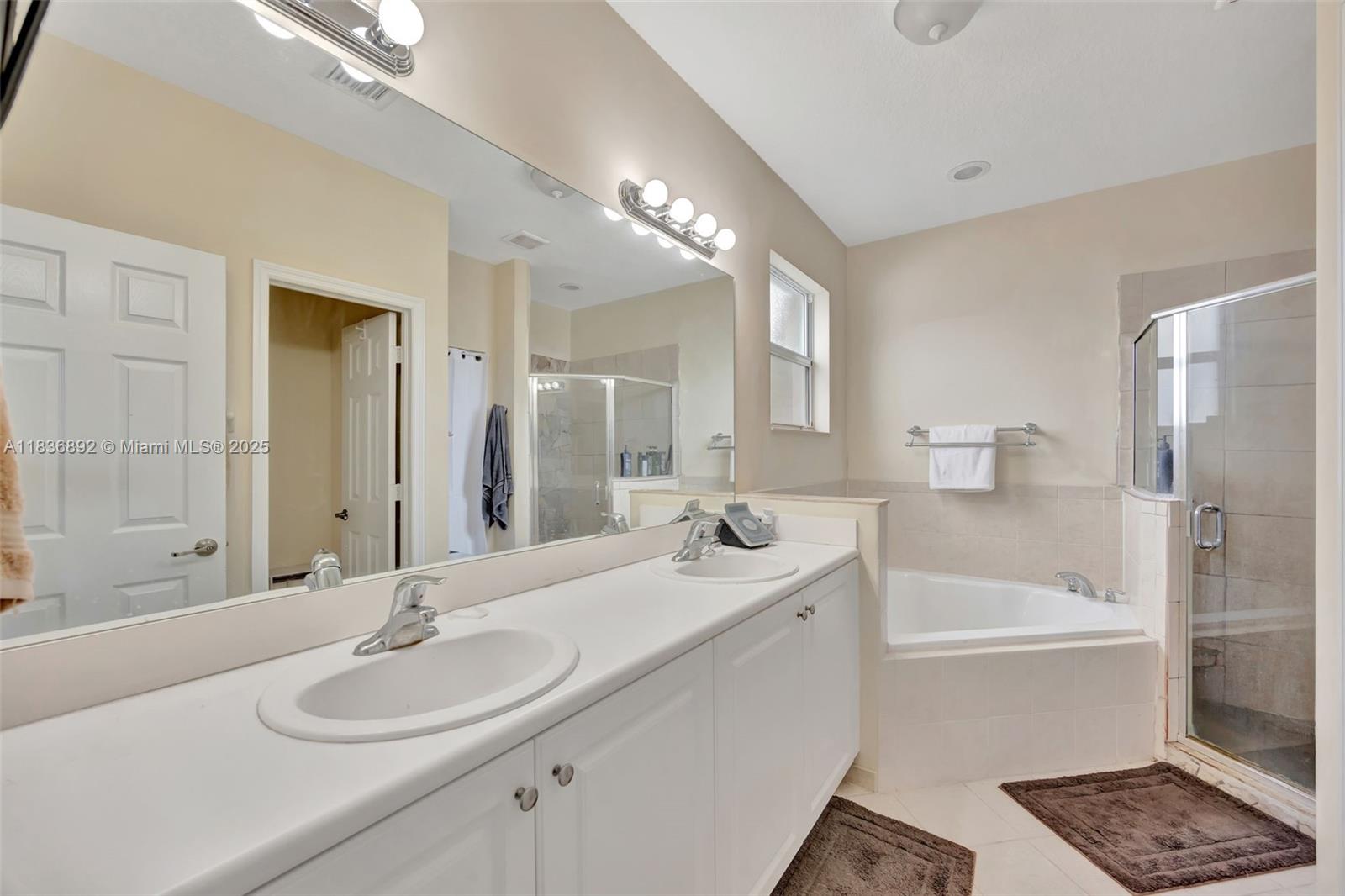 216 Ne 36th Ter Property Photo 28