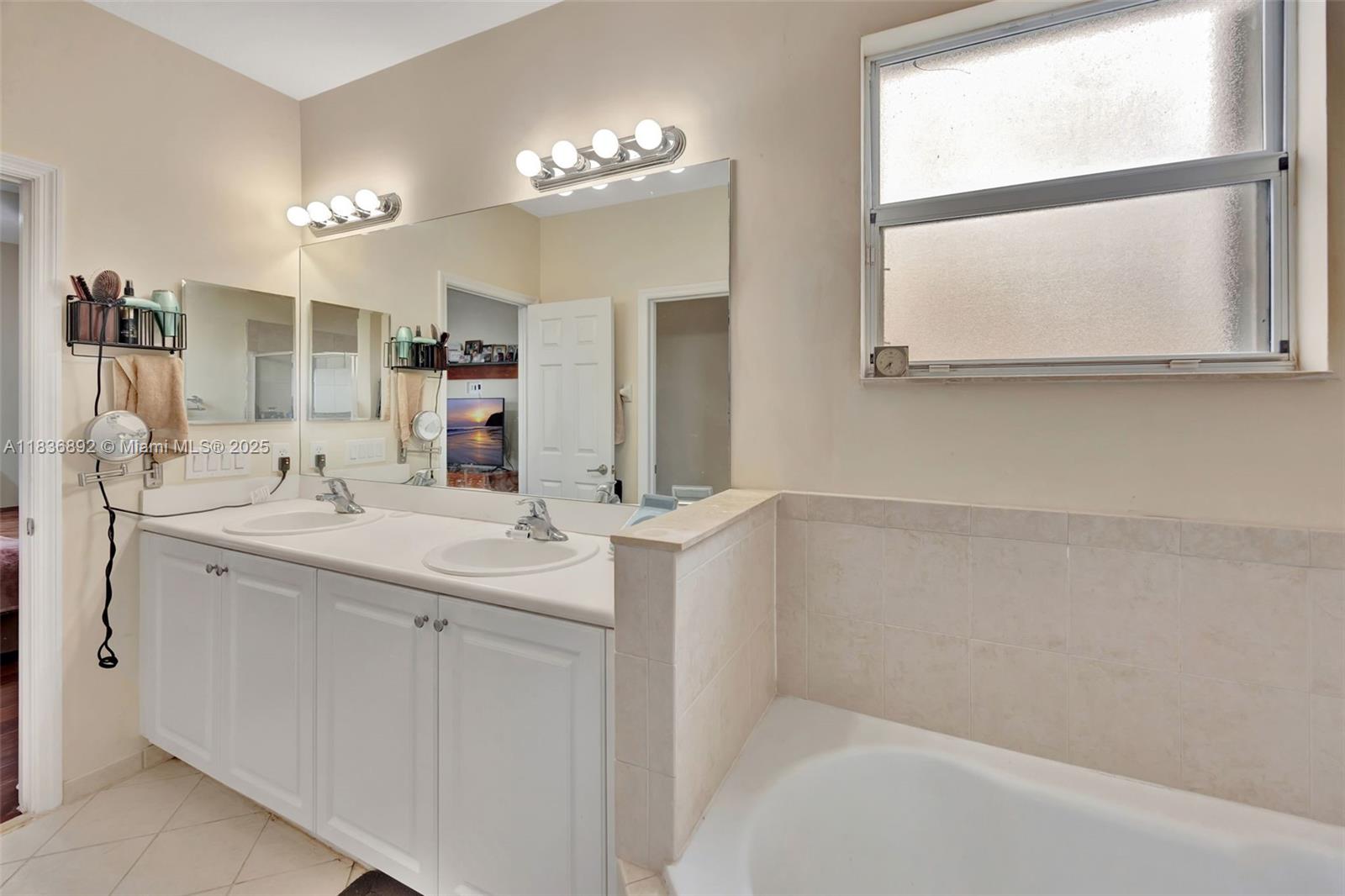 216 Ne 36th Ter Property Photo 30