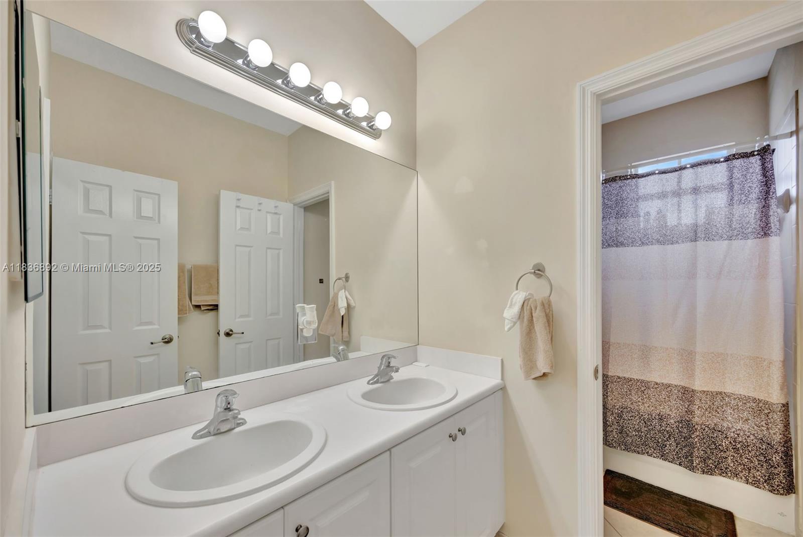 216 Ne 36th Ter Property Photo 36