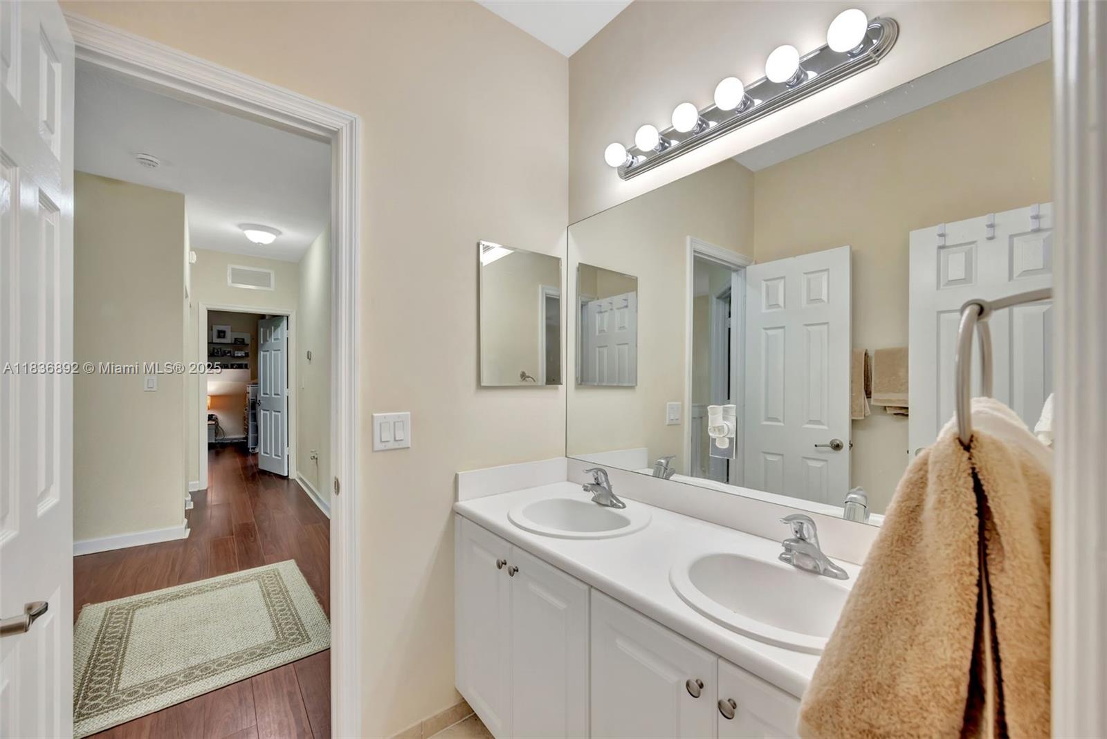 216 Ne 36th Ter Property Photo 37