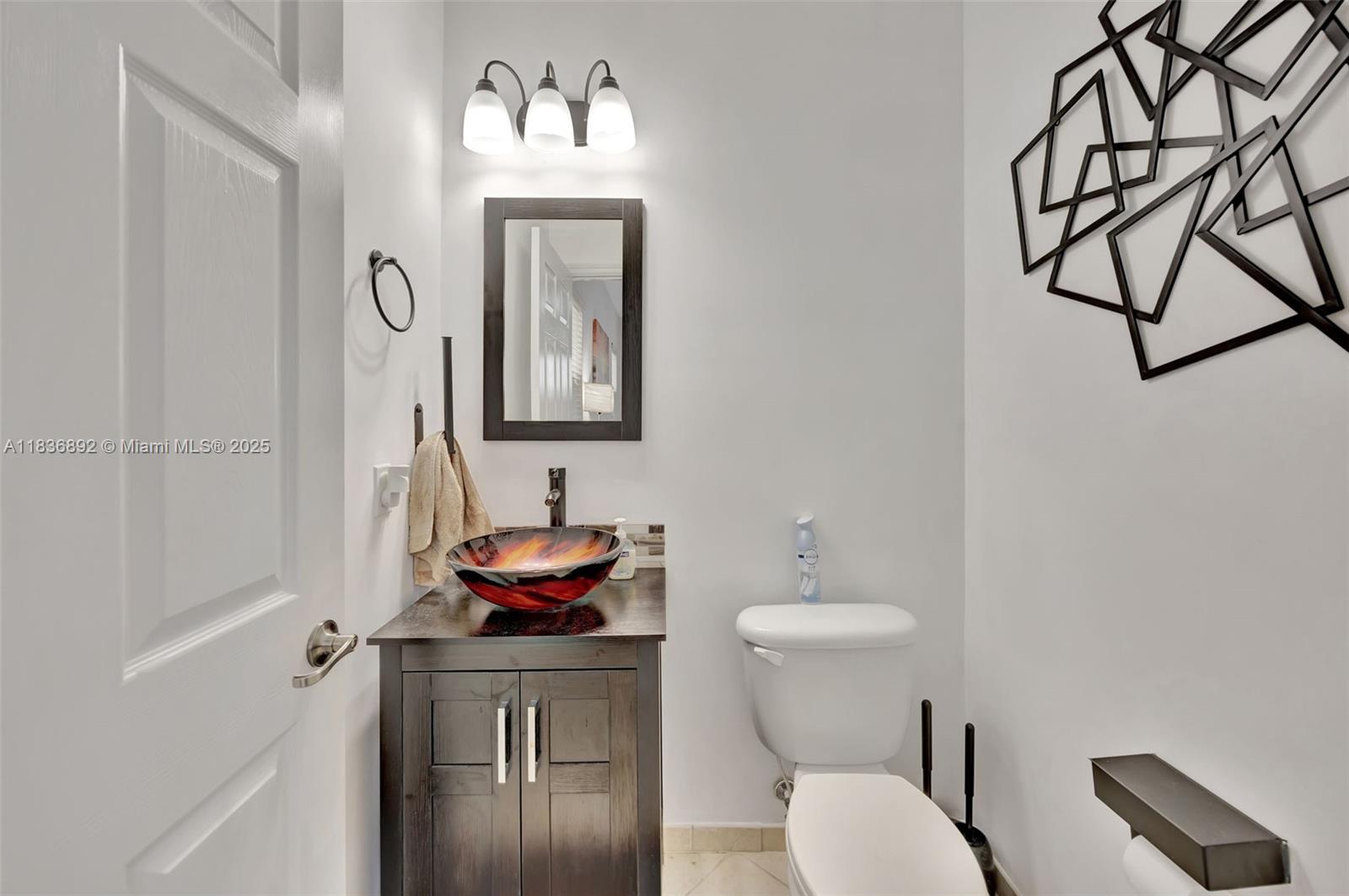 216 Ne 36th Ter Property Photo 48