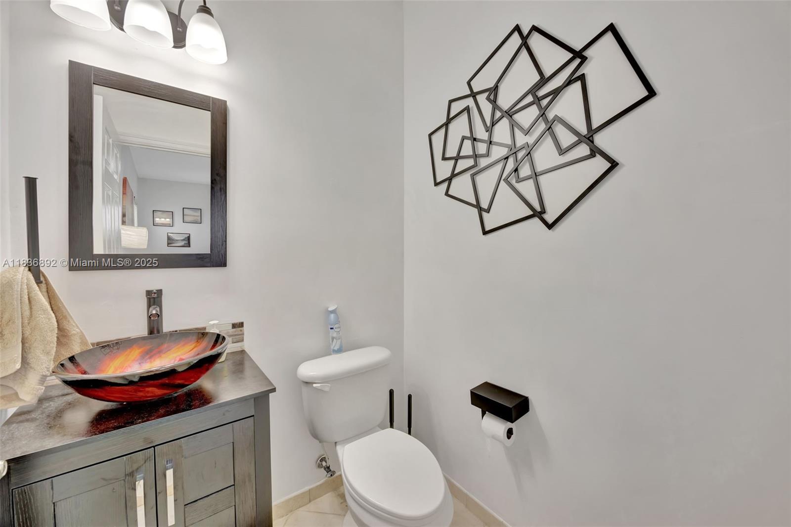 216 Ne 36th Ter Property Photo 49