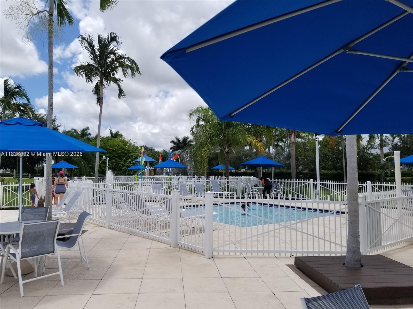 216 Ne 36th Ter Property Photo 74