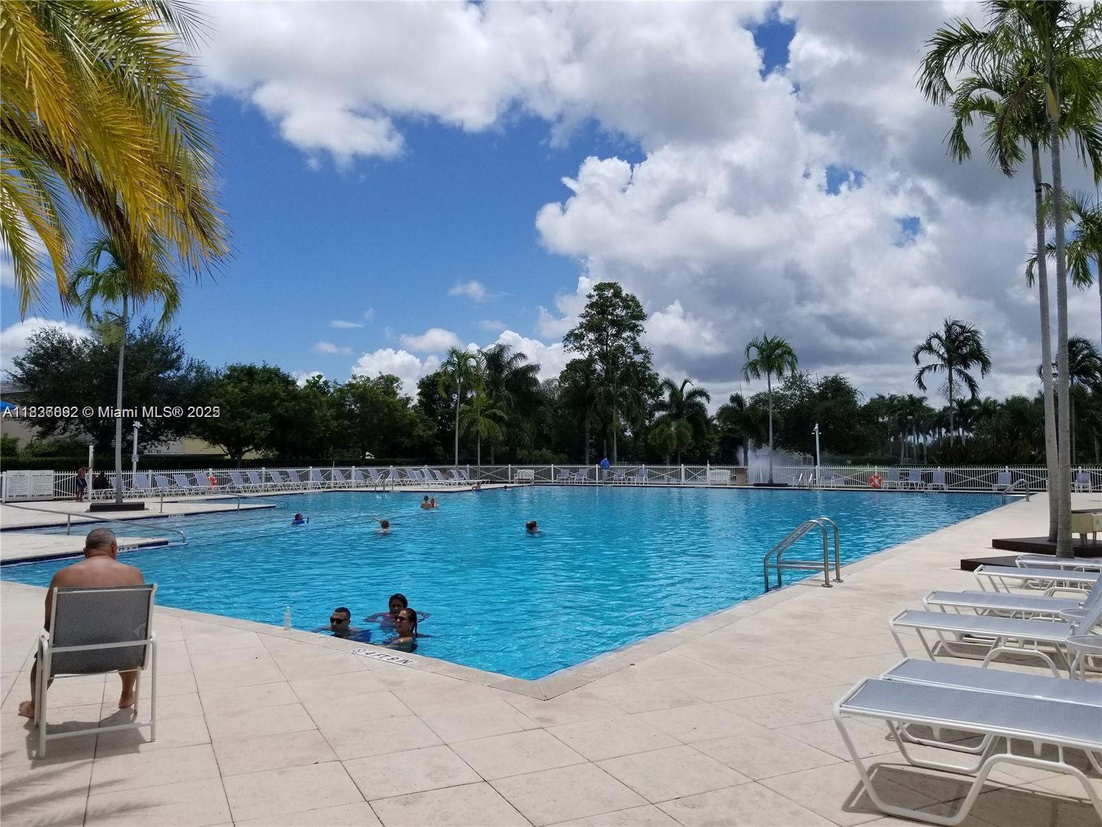 216 Ne 36th Ter Property Photo 79