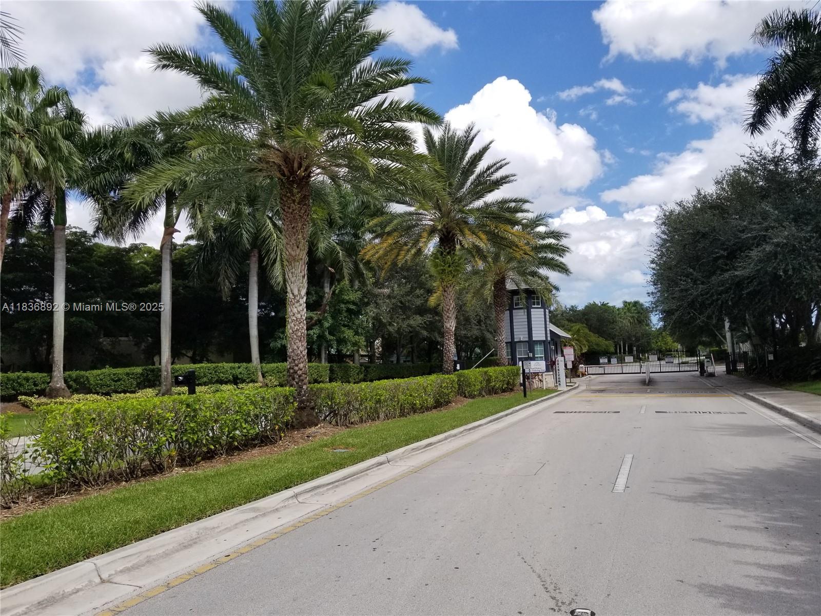 216 Ne 36th Ter Property Photo 82