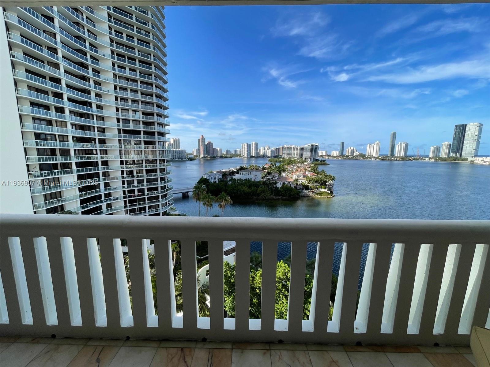 3000 Island Blvd 1103 Property Photo 12