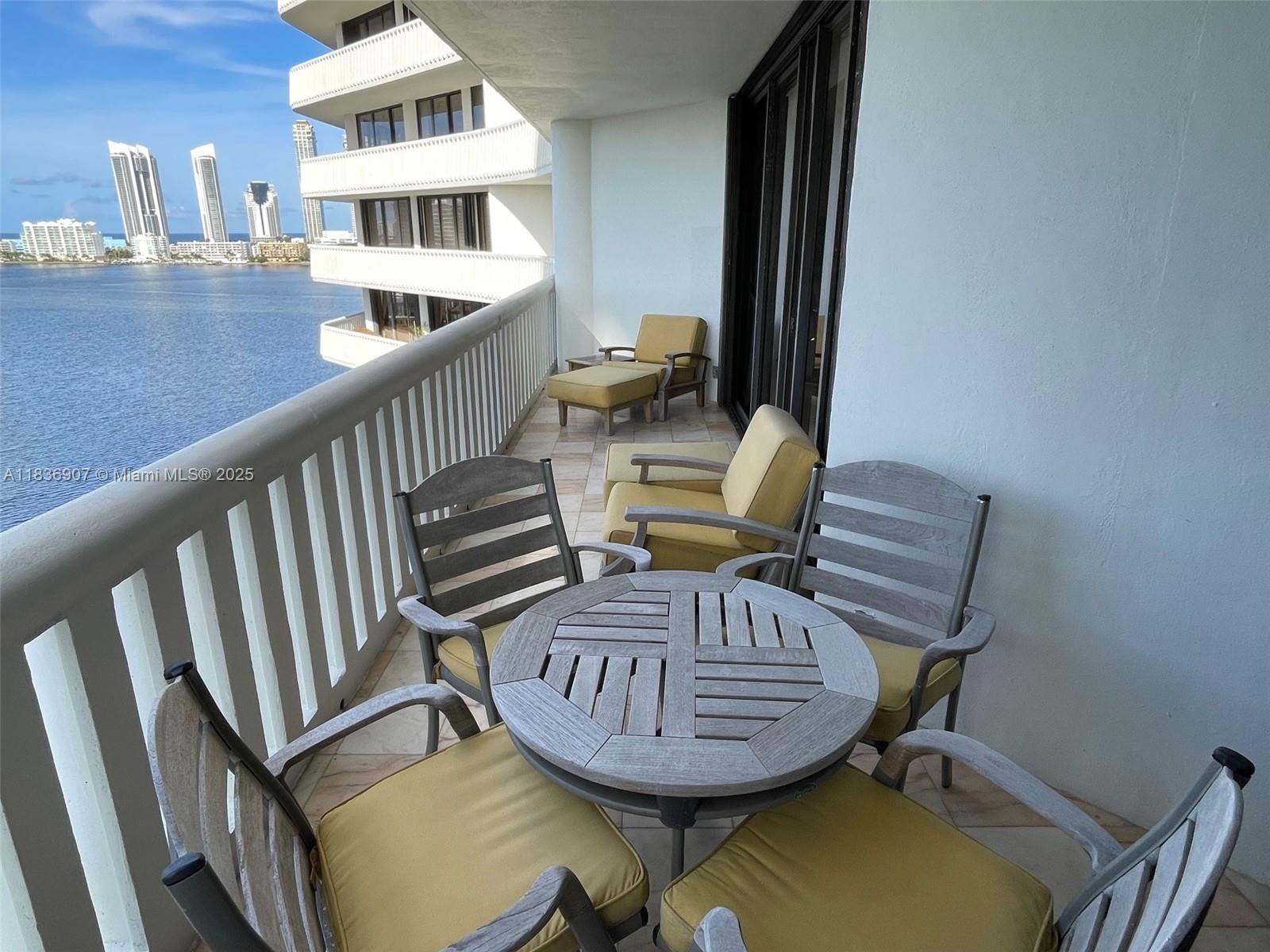 3000 Island Blvd 1103 Property Photo 16