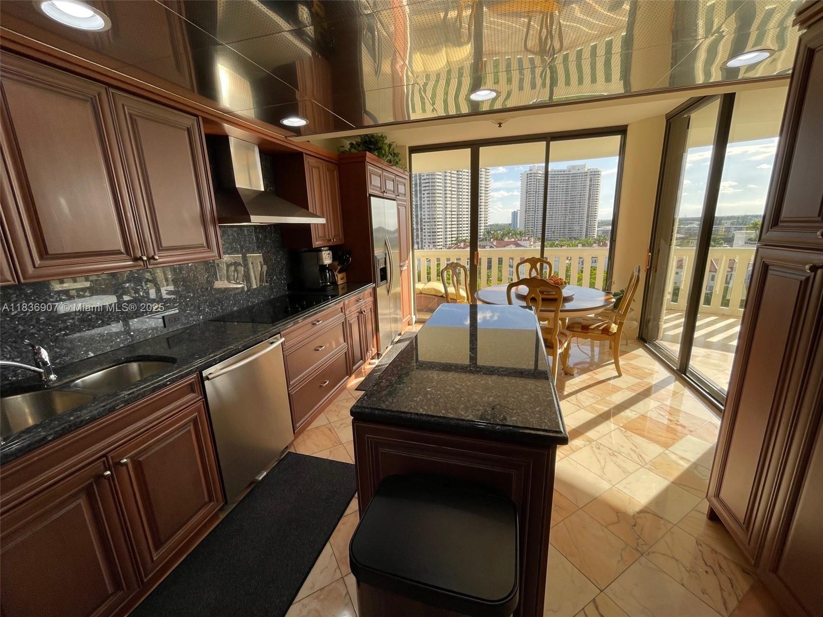 3000 Island Blvd 1103 Property Photo 18