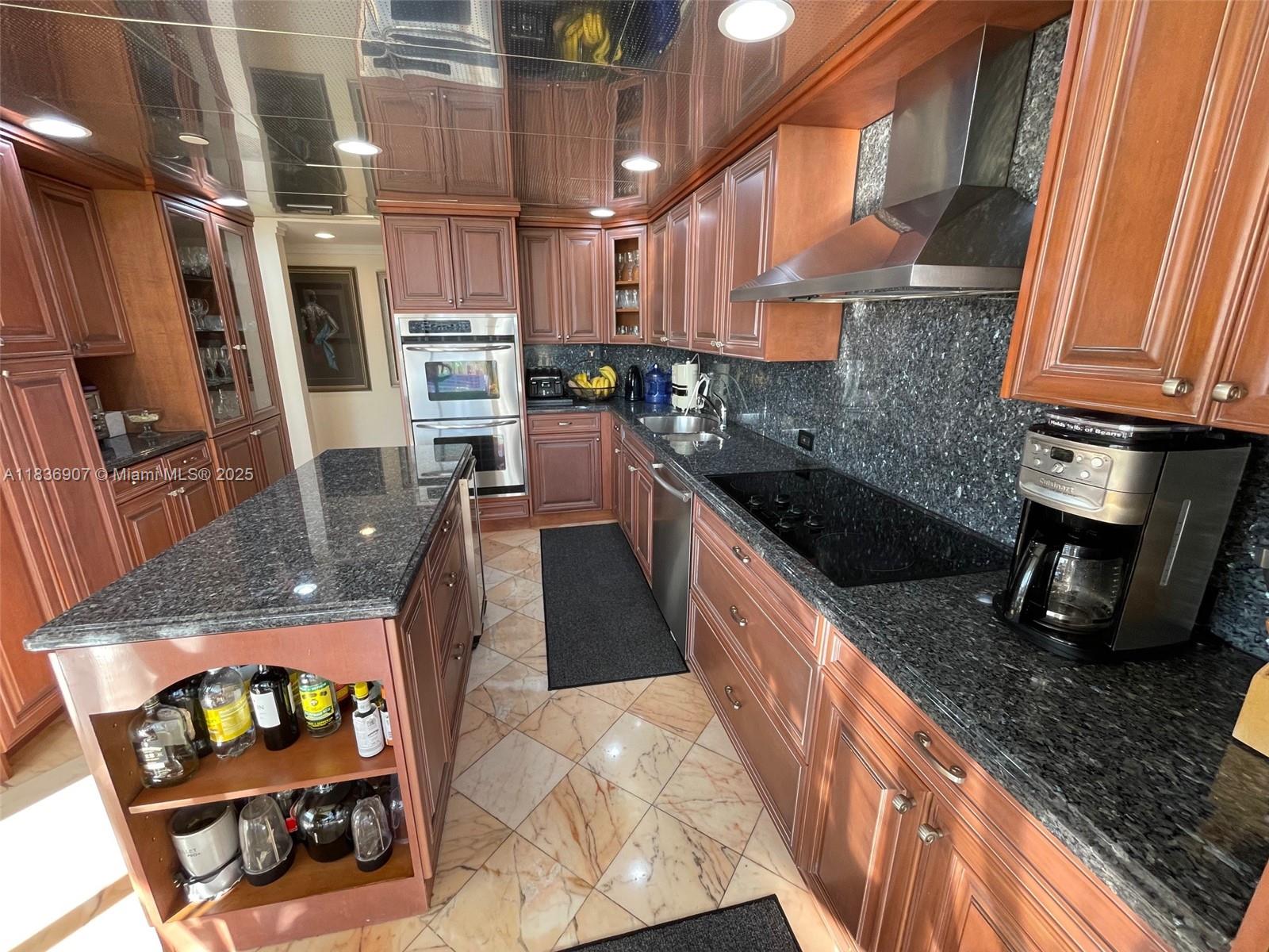 3000 Island Blvd 1103 Property Photo 20