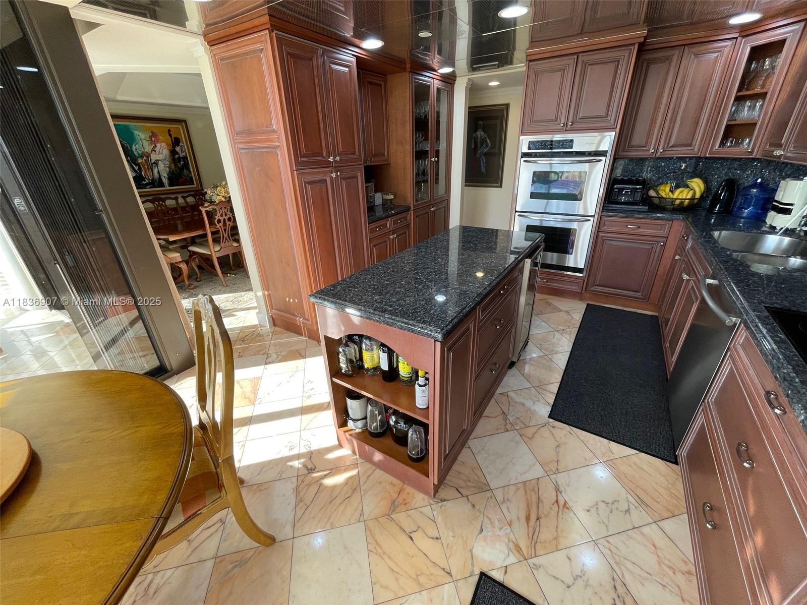 3000 Island Blvd 1103 Property Photo 21