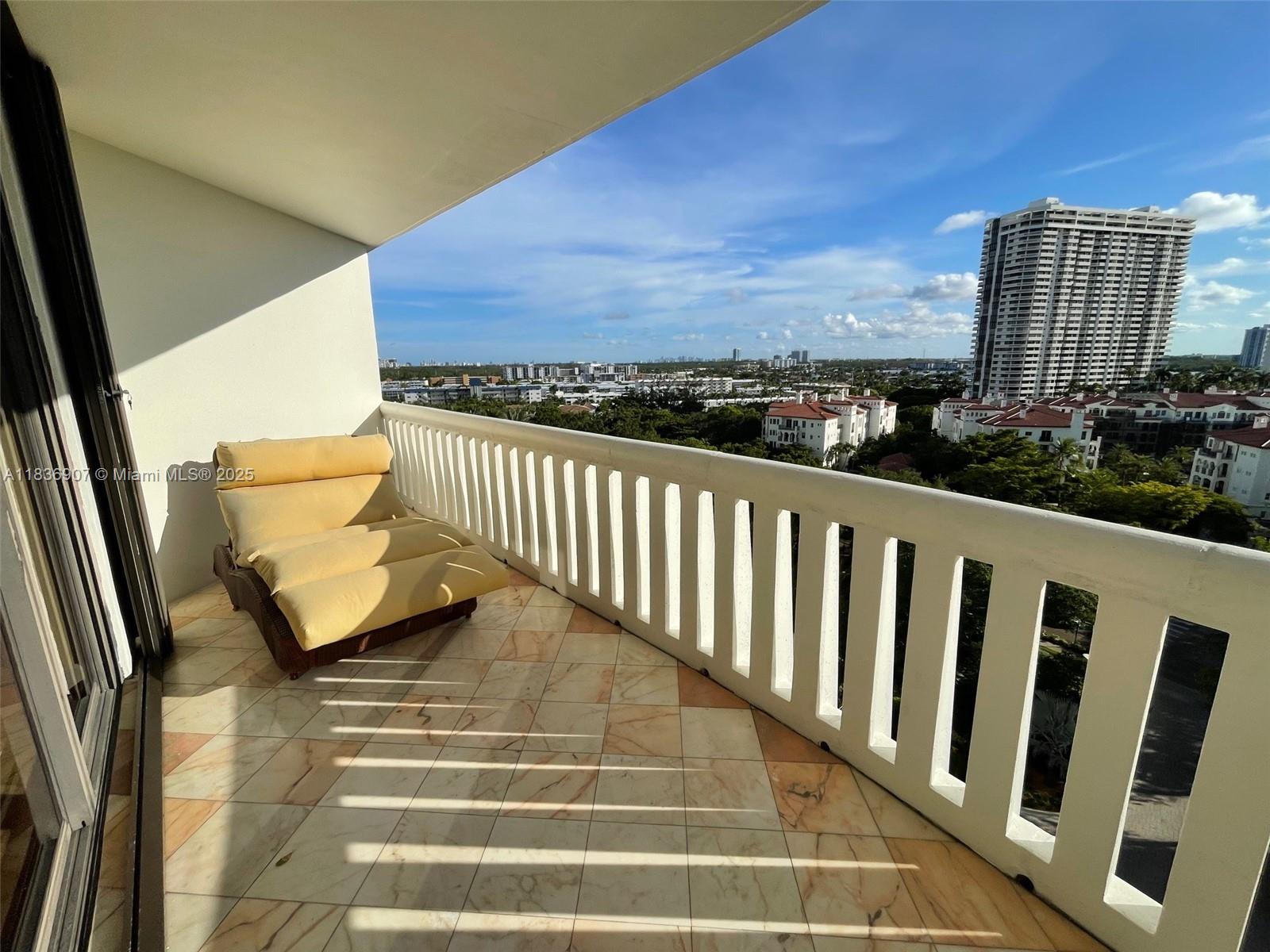 3000 Island Blvd 1103 Property Photo 33