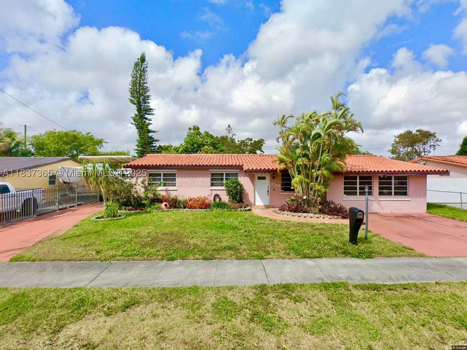 3310 SW 106th Ave Property Photo 1
