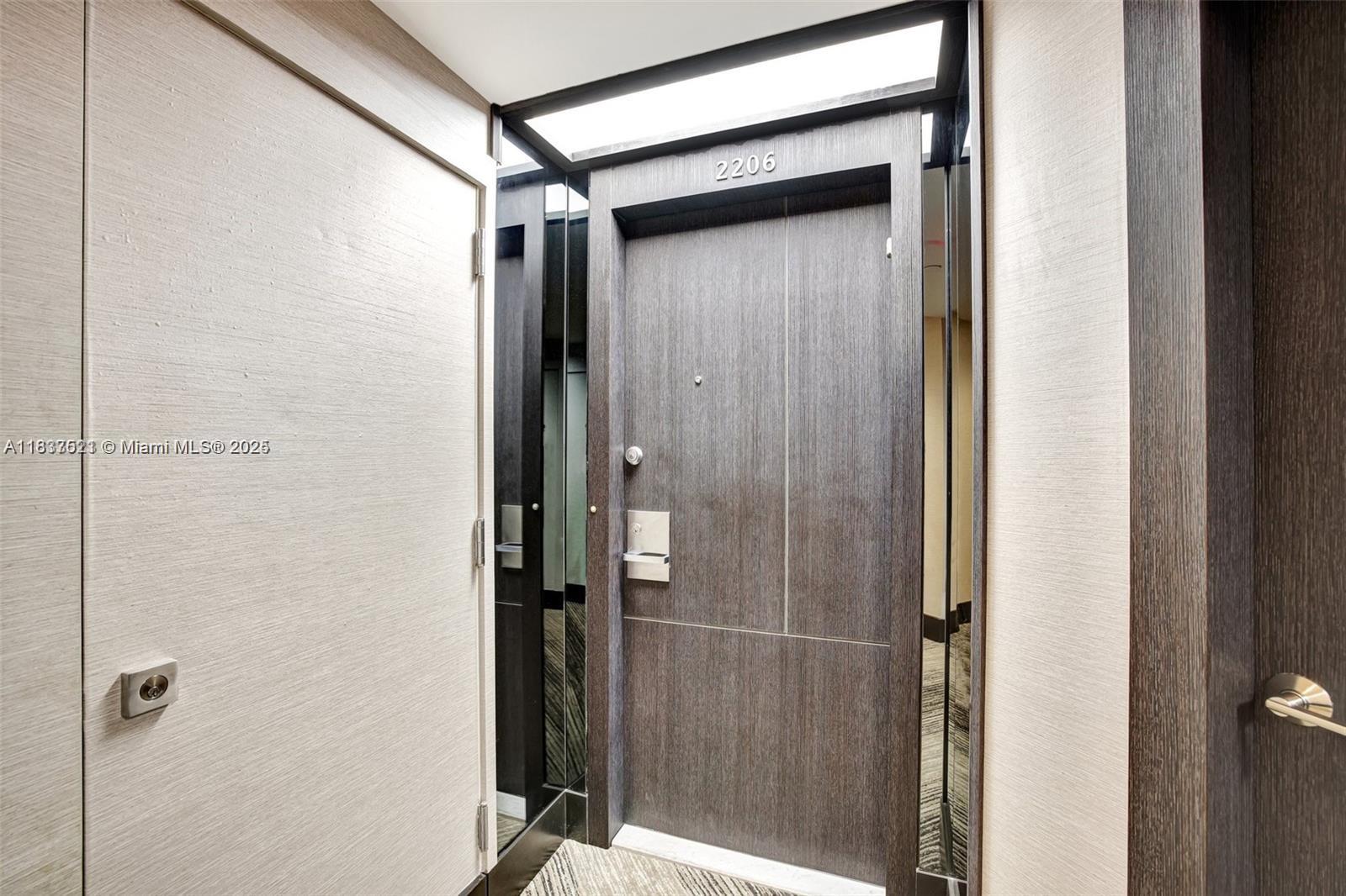 20191 E Country Club Dr 2206 Property Photo 7