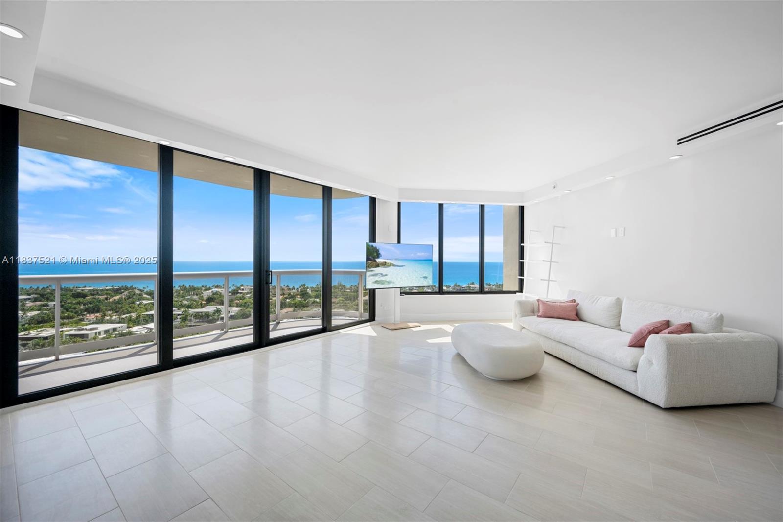 20191 E Country Club Dr 2206 Property Photo 8