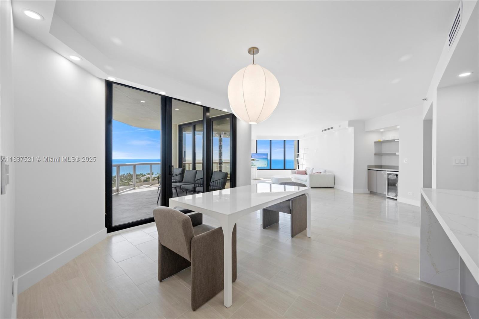 20191 E Country Club Dr 2206 Property Photo 12