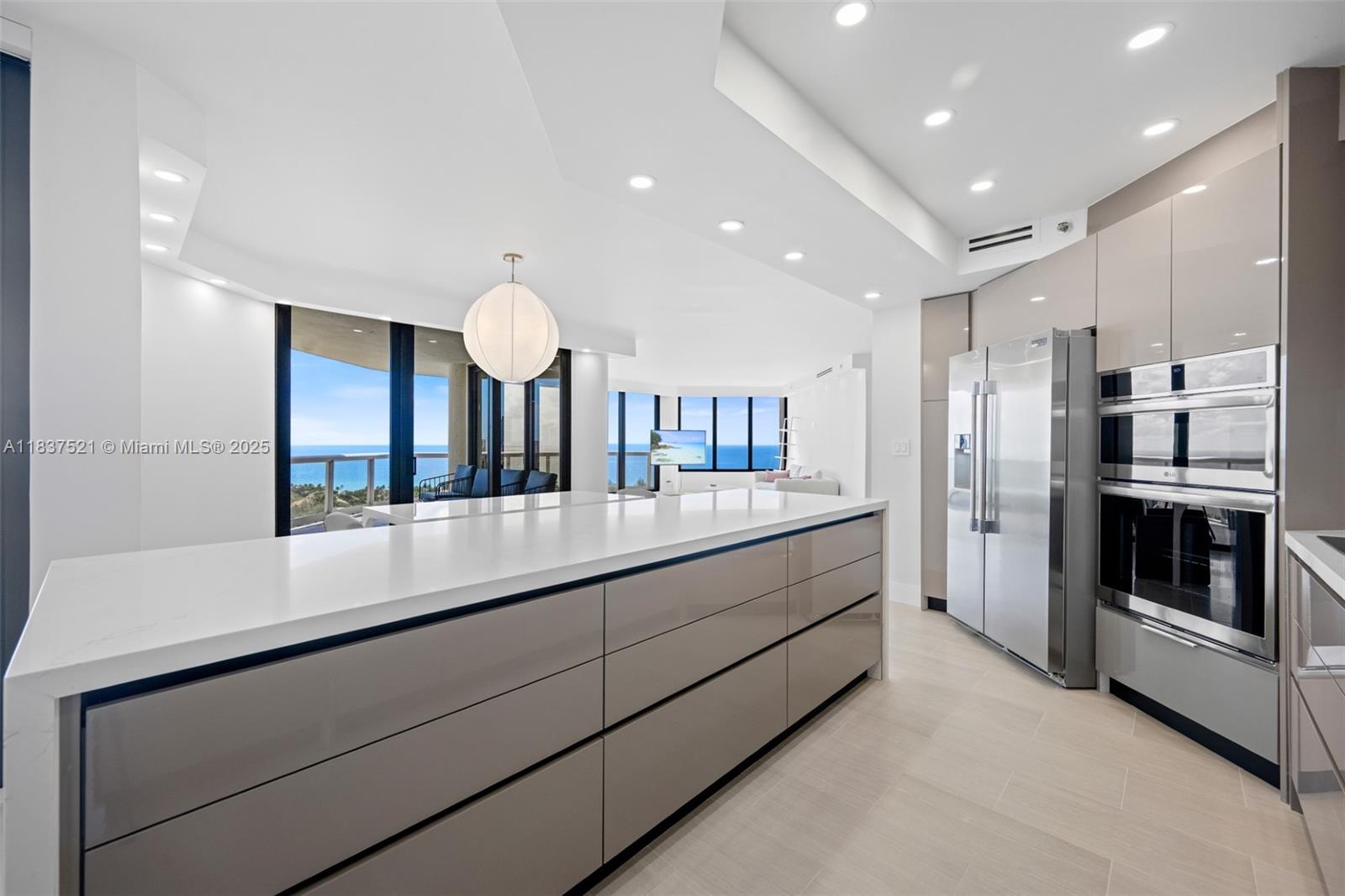 20191 E Country Club Dr 2206 Property Photo 14