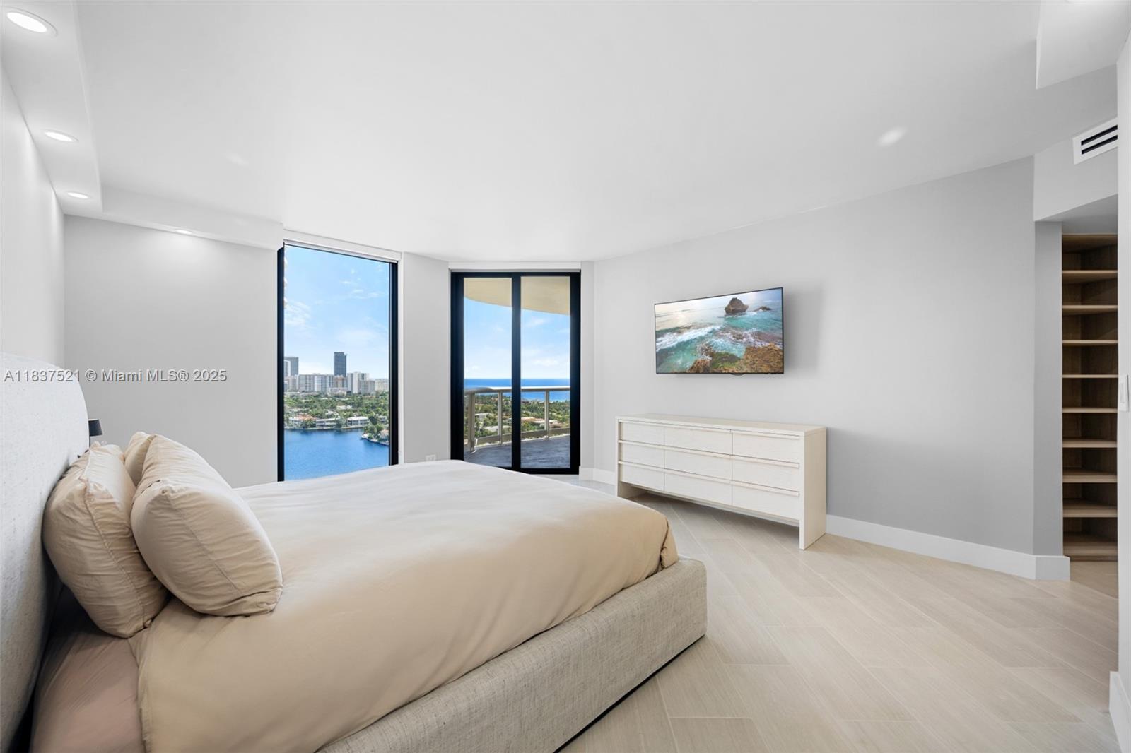 20191 E Country Club Dr 2206 Property Photo 16