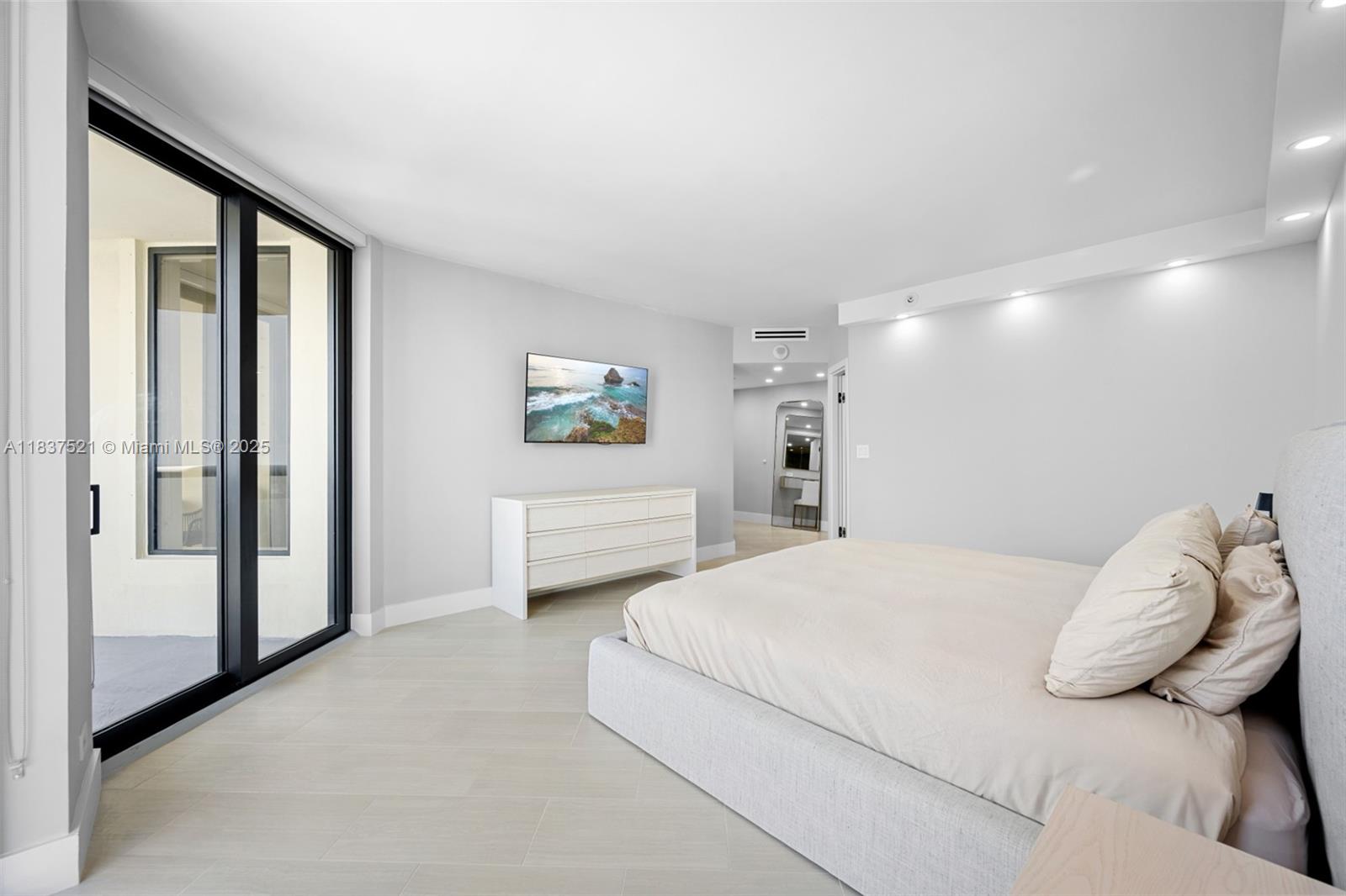 20191 E Country Club Dr 2206 Property Photo 17