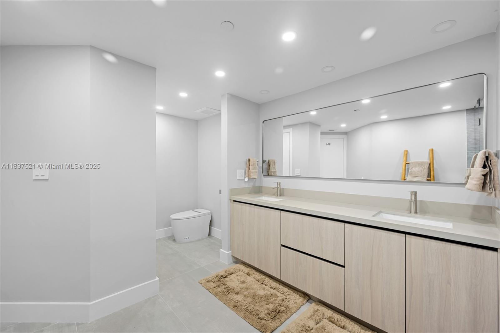 20191 E Country Club Dr 2206 Property Photo 18