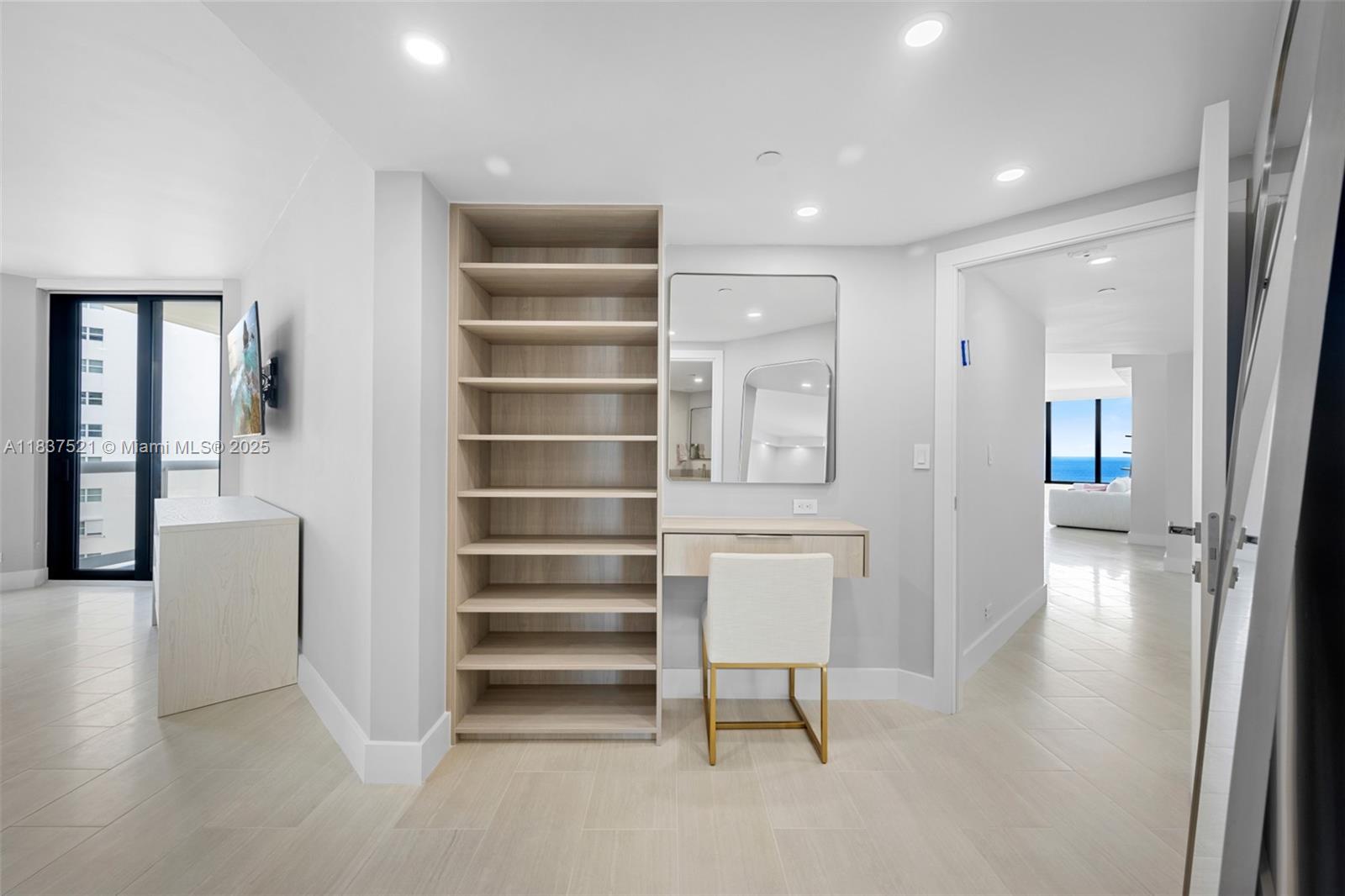 20191 E Country Club Dr 2206 Property Photo 20