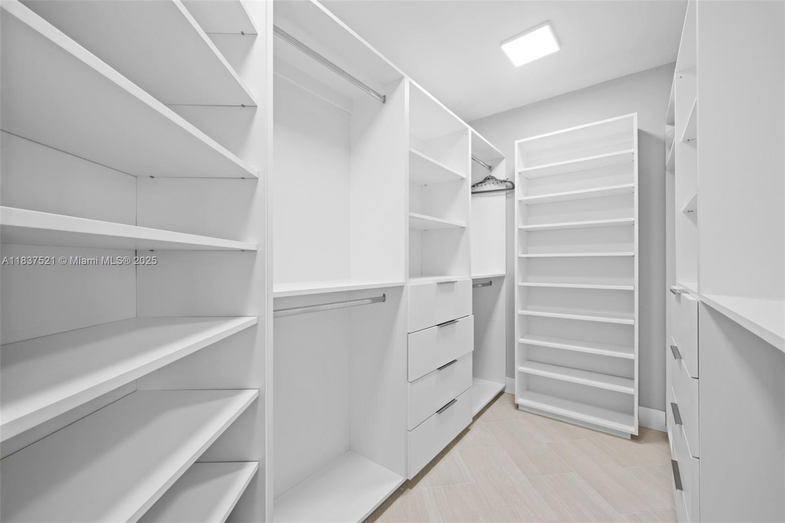 20191 E Country Club Dr 2206 Property Photo 21