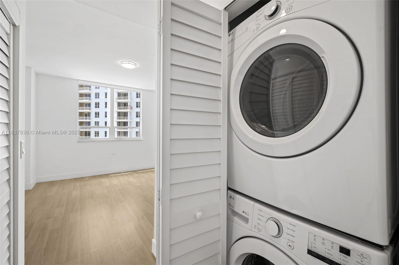 801 Brickell Key Blvd 1005 Property Photo 17